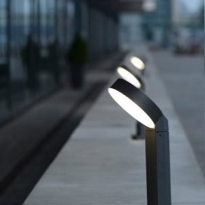 LUTEC Meridian – Staande aluminium buitenlamp – Tuinverlichting – LED – Donkergrijs